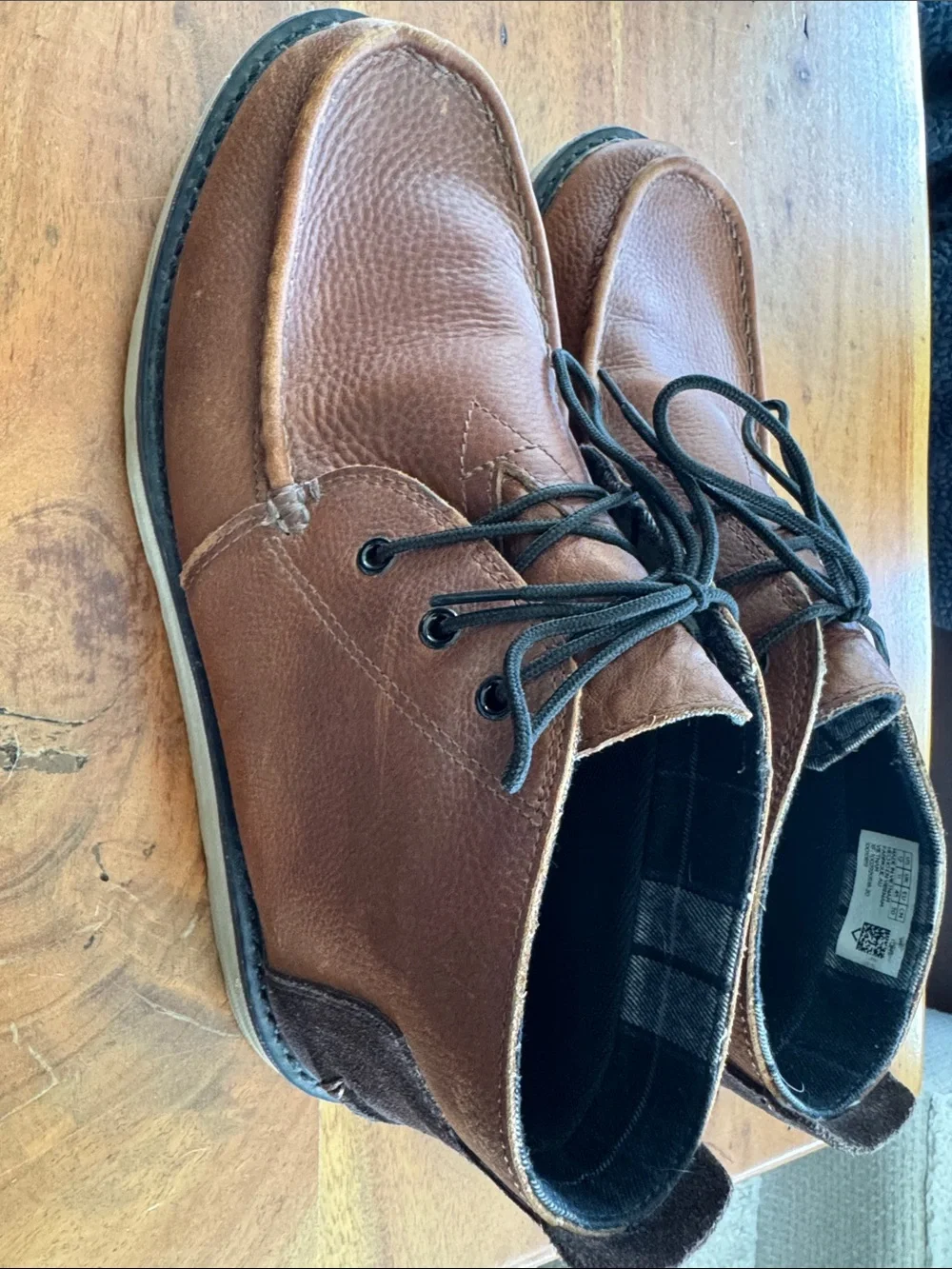 TOMS Men's Chestnut Brown Leather Chukka Boots with Black Laces